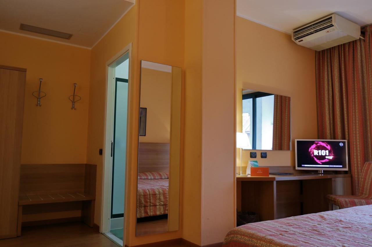 Hotel Romanisio Fossano Exterior foto