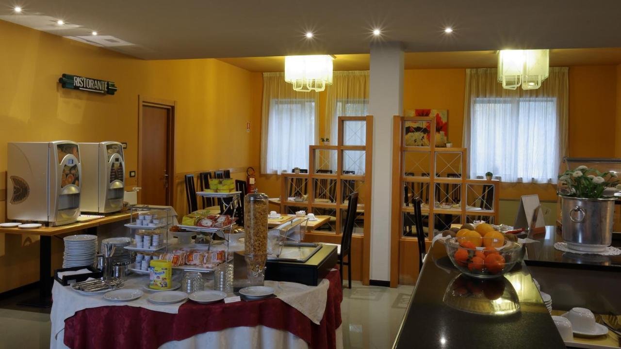 Hotel Romanisio Fossano Exterior foto